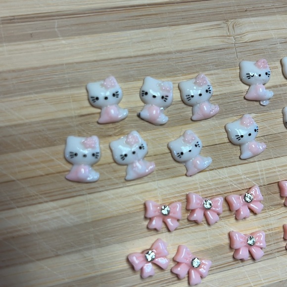 21 Piece Hello Kitty Nail Charms - Picture 3 of 3